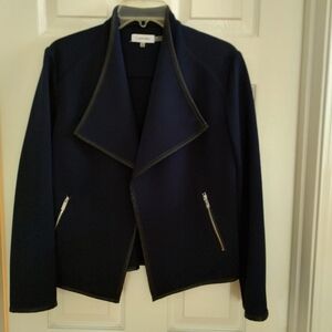Chic Navy Jacket with Zipper Accents